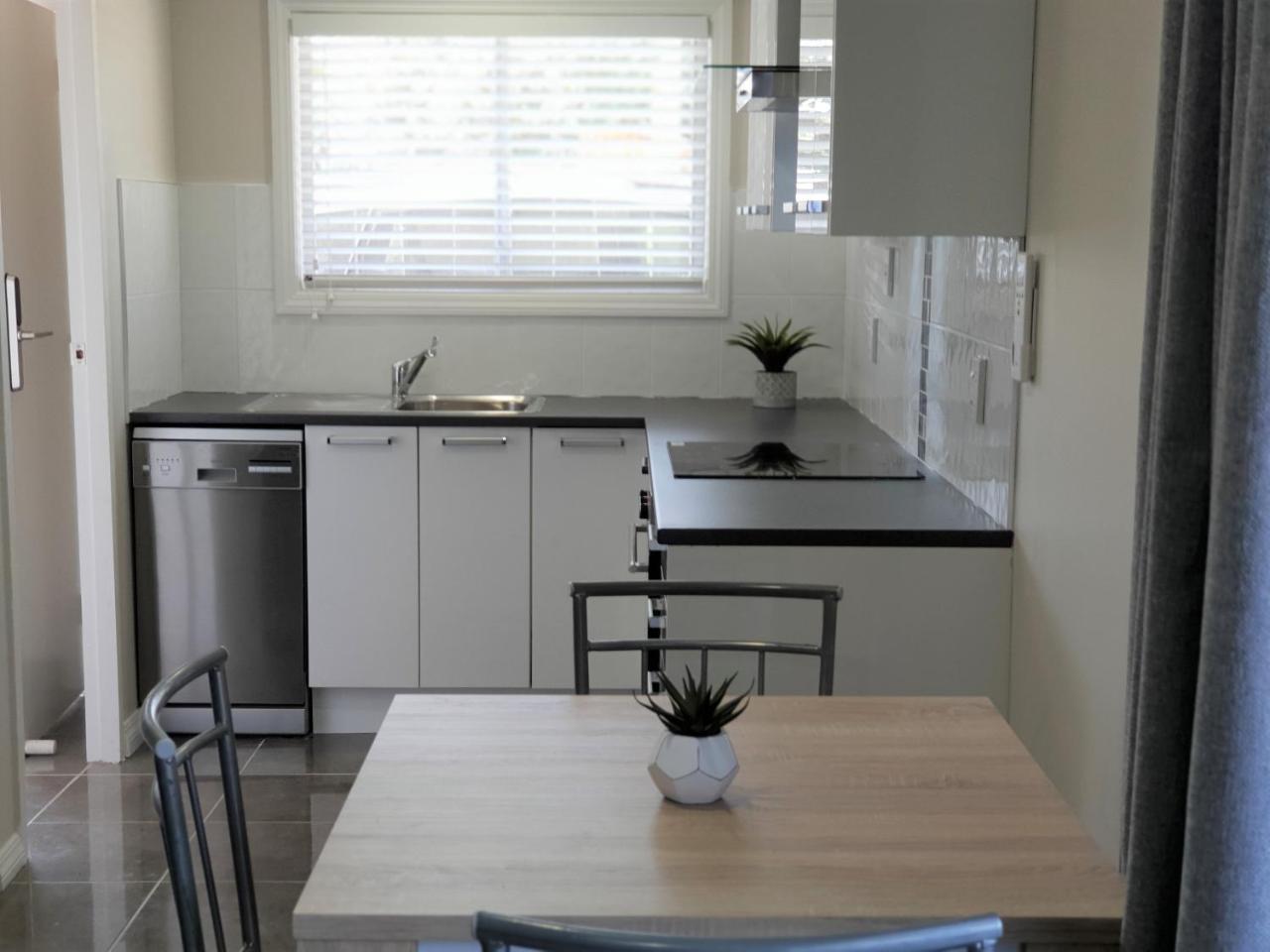 Rose Apartments Unit 6 Central Rotorua-Accommodation & Spa エクステリア 写真